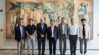 Executives from Ayala Corporation and ACMobility meet with Wang Chuanfu (center), chairman of BYD and regional BYD leaders. Shown are (from left): Bong Consing, president and CEO, Ayala Corporation; Jaime Alfonso Zobel de Ayala, CEO, ACMobility; Fernando Zobel de Ayala, board director, Ayala Corporation; Liu Xueliang, vice president of BYD Co., Ltd. and general manager, BYD Asia-Pacific Auto Sales Division; Adam Hu, country head, BYD and DENZA Philippines and James Ng, general manager of BYD Singapore.
