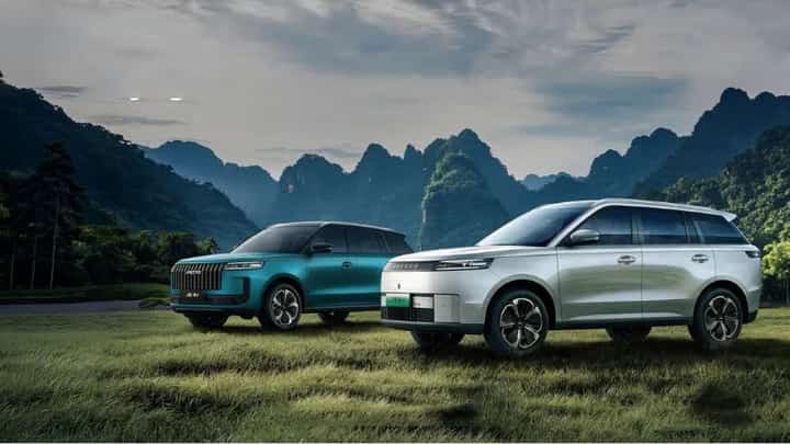ELECTRIFIED choices come to Cebu through the JAECOO J5 HEV and fully electric J5 EV.