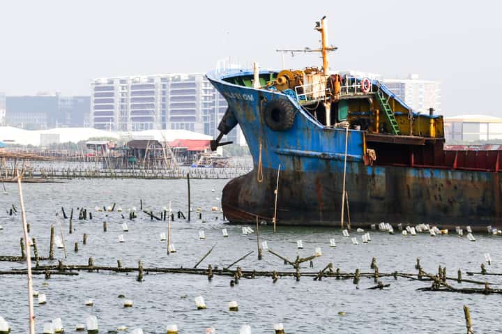 Ship ran aground in Cavite