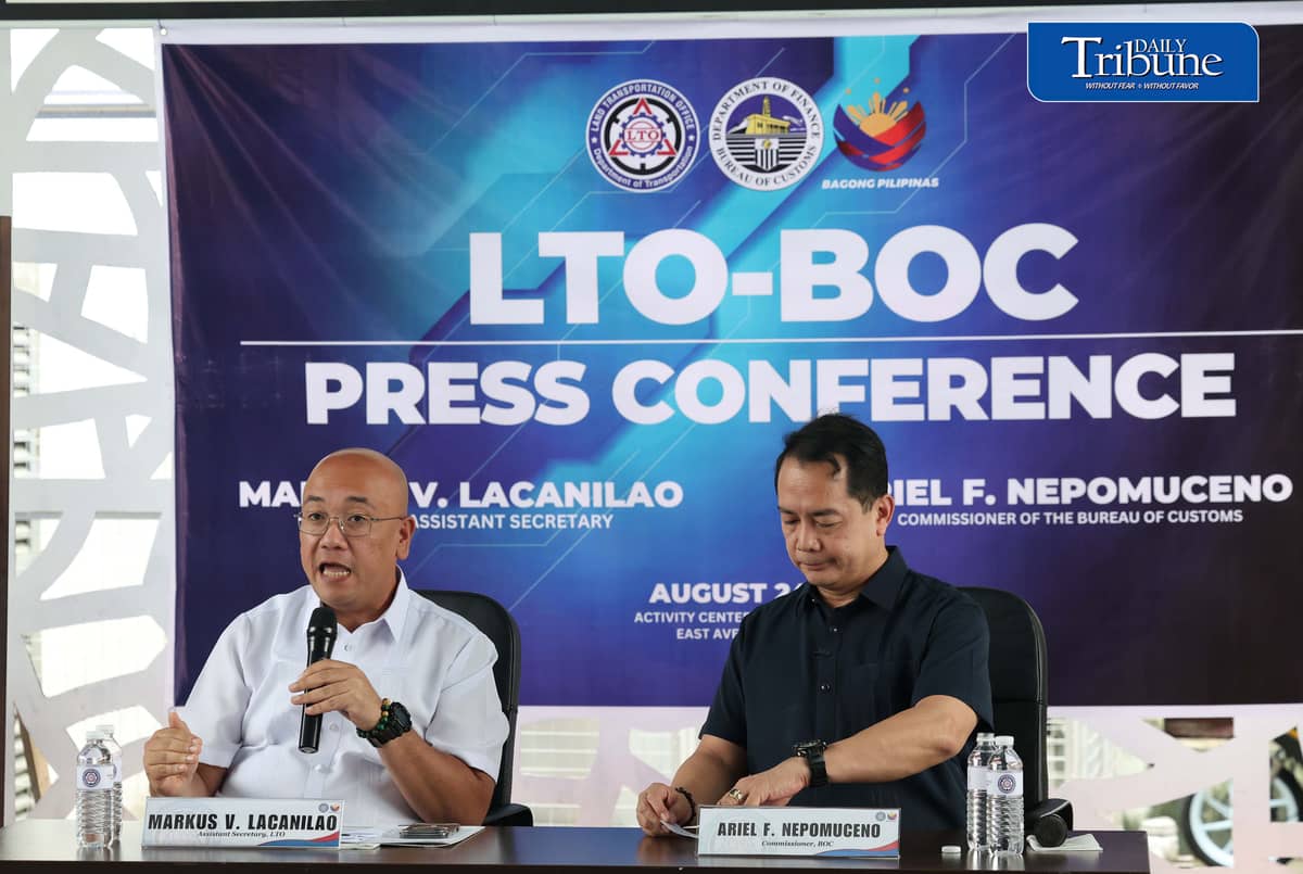 HIGH-END PORSCHE UNDER SCRUTINY
Land Transportation Office chief Markus Lacanilao and Bureau of Customs Commissioner Ariel Nepomuceno inspect a surrendered Porsche 918 Spyder at the LTO Central Office in Quezon City on Monday, 24 August.
Authorities are investigating the high-end sports car over its alleged use of an unauthorized license plate, possible customs misdeclaration and tax underpayment.
Nepomuceno said the vehicle should have incurred more than P30 million in taxes, but only about P1.8 million was allegedly paid, prompting the issuance of a warrant of seizure and detention.
📷 Analy Labor/DAILY TRIBUNE