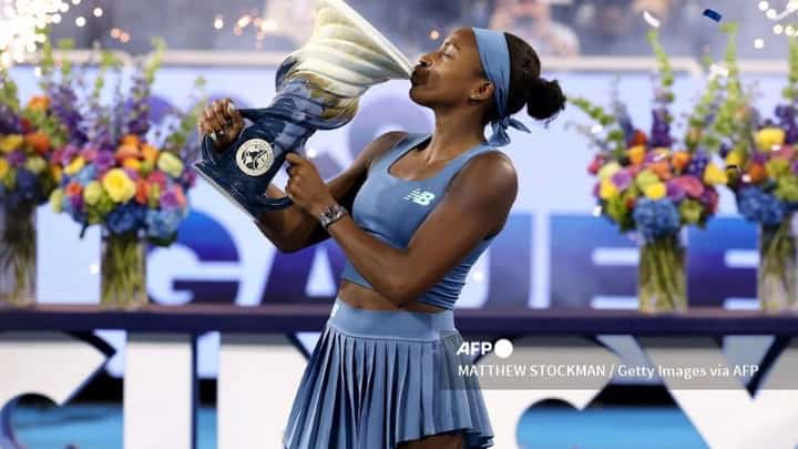 COCO Gauff lifts the trophy after beating fellow American Jessica Pegula to win the Cincinnati Masters title on Sunday.