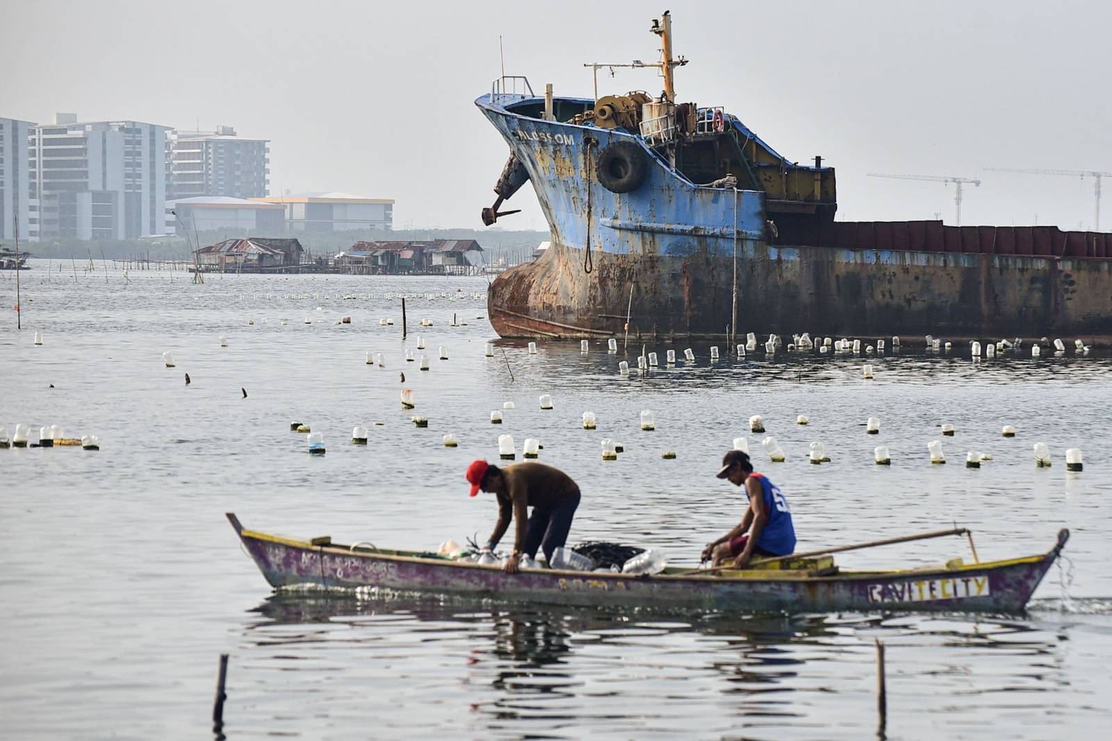 Floating plastic bottles are used as markers to indicate a line of wild green sea mussels in Cavite City, on August 24

Fishermen say plastic bottles can harm the ocean and prefer bamboo as a more sustainable buoyant marker. l Zedrich Xylak Madrid