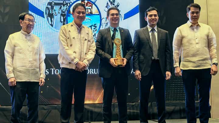 SMX Clark wins top MICE award for sports forum
