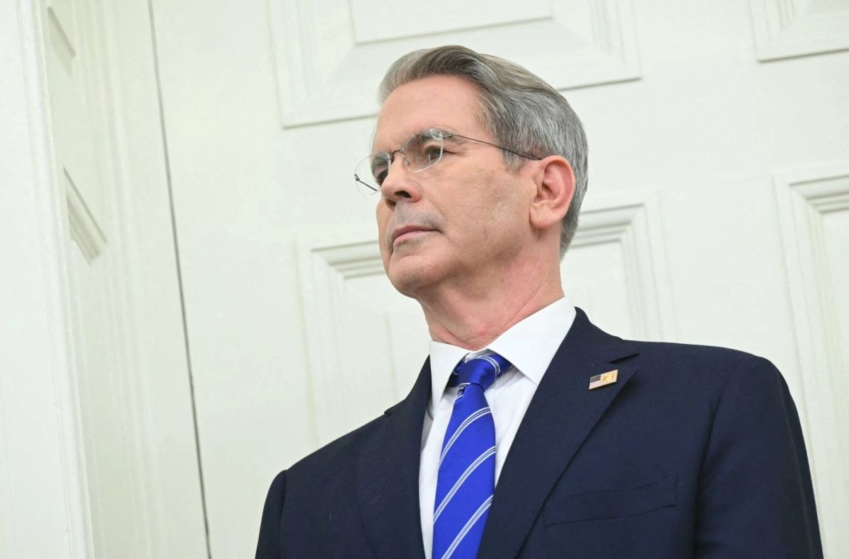 U.S. threatens Iran with new sanctions