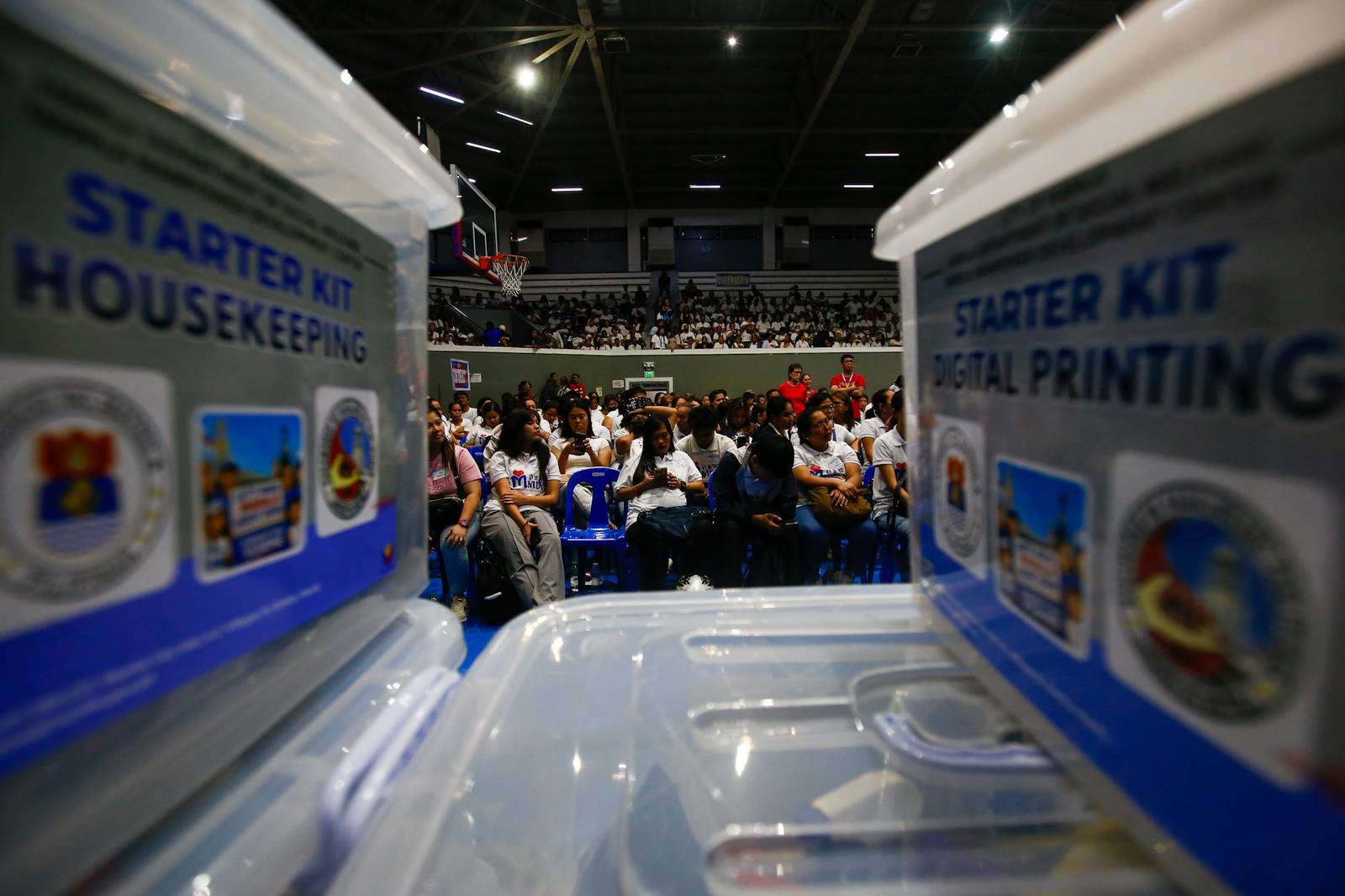 Manila Mayor Isko Moreno Domagoso and Vice Mayor Angela Atienza lead the distribution of livelihood kits to 1,000 beneficiaries under the Kaagapay sa Kabuhayan Program at the San Andres Sports Complex on 26 August 2026.

The assistance includes capital support and starter kits for pastry, cookery, barista, hairdressing and massage services.