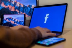 Malacañang, bukas sa pag-ban ng Facebook