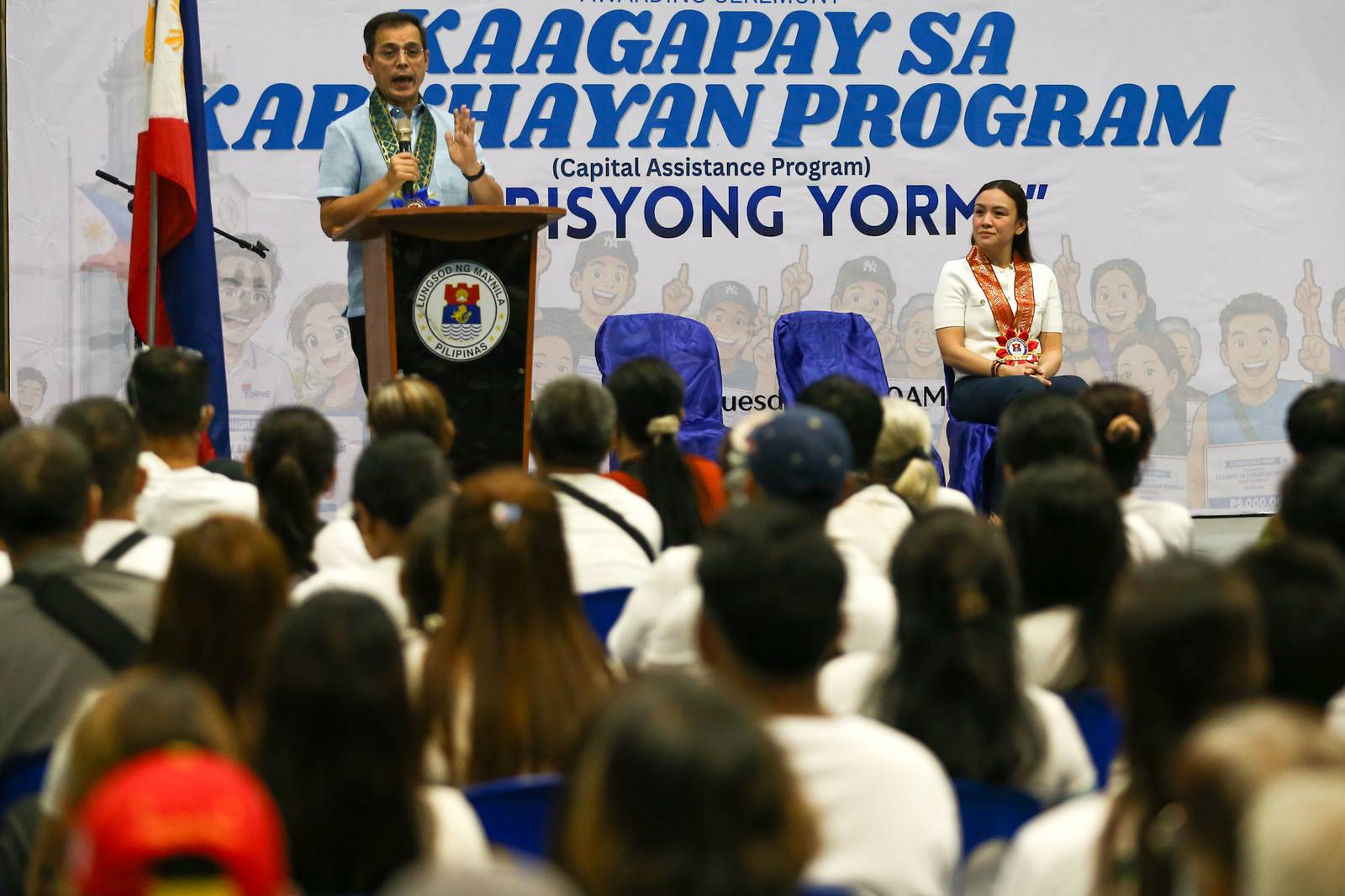 Manila Mayor Isko Moreno Domagoso and Vice Mayor Angela Atienza lead the distribution of livelihood kits to 1,000 beneficiaries under the Kaagapay sa Kabuhayan Program at the San Andres Sports Complex on 26 August 2026.

The assistance includes capital support and starter kits for pastry, cookery, barista, hairdressing and massage services.