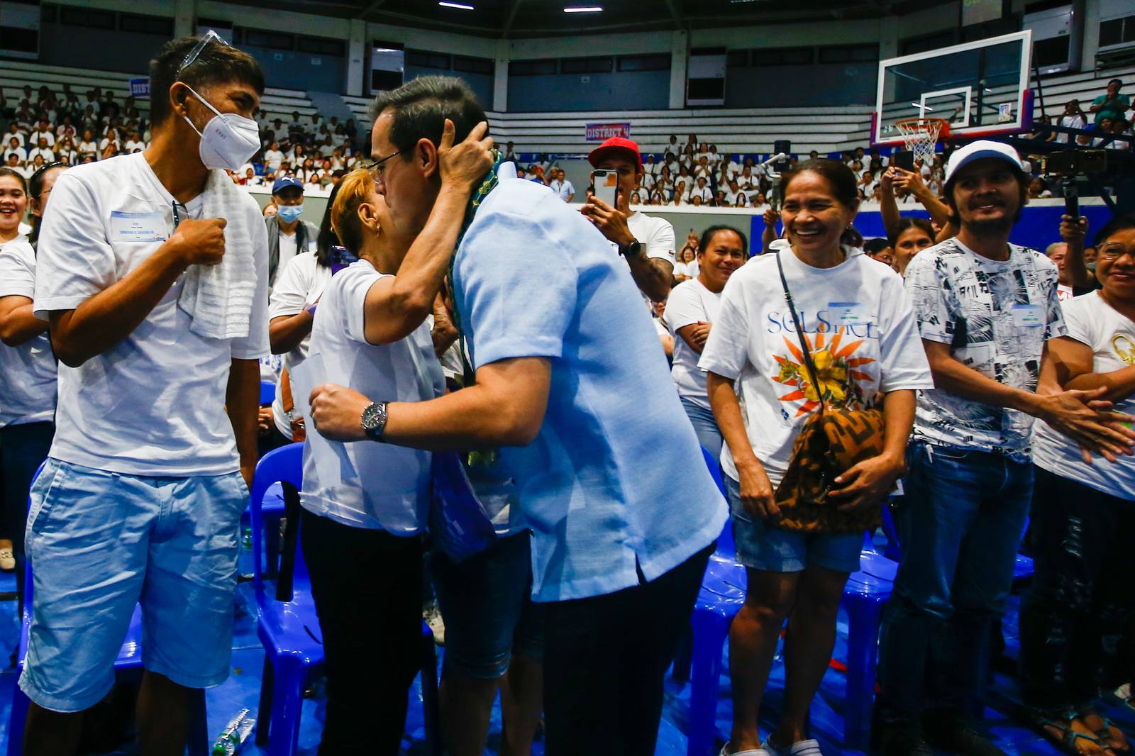 Manila Mayor Isko Moreno Domagoso and Vice Mayor Angela Atienza lead the distribution of livelihood kits to 1,000 beneficiaries under the Kaagapay sa Kabuhayan Program at the San Andres Sports Complex on 26 August 2026.

The assistance includes capital support and starter kits for pastry, cookery, barista, hairdressing and massage services.