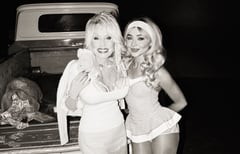 Sabrina Carpenter mourns passing of Dolly Parton