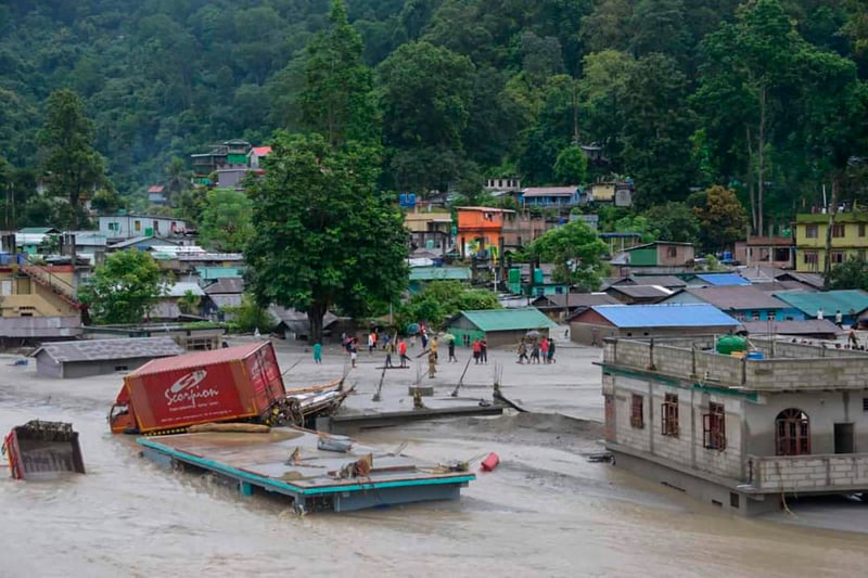 Malawakang baha at mudslide sa Nepal-Tibet, kumitil ng mahigit 160 buhay