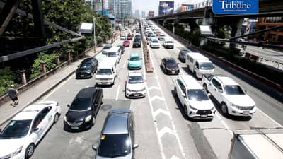 (August 25 2026) Heavy traffic along EDSA southbound in Quezon City on Wednesday, August 26, 2026, the MMDA seeks P50 Thousand fine for Edsa rehab contractor behind the asphalt works from Guadalupe to Shaw Boulevard and causing heavy traffic by the road work on Sunday. Photo/Analy Labor