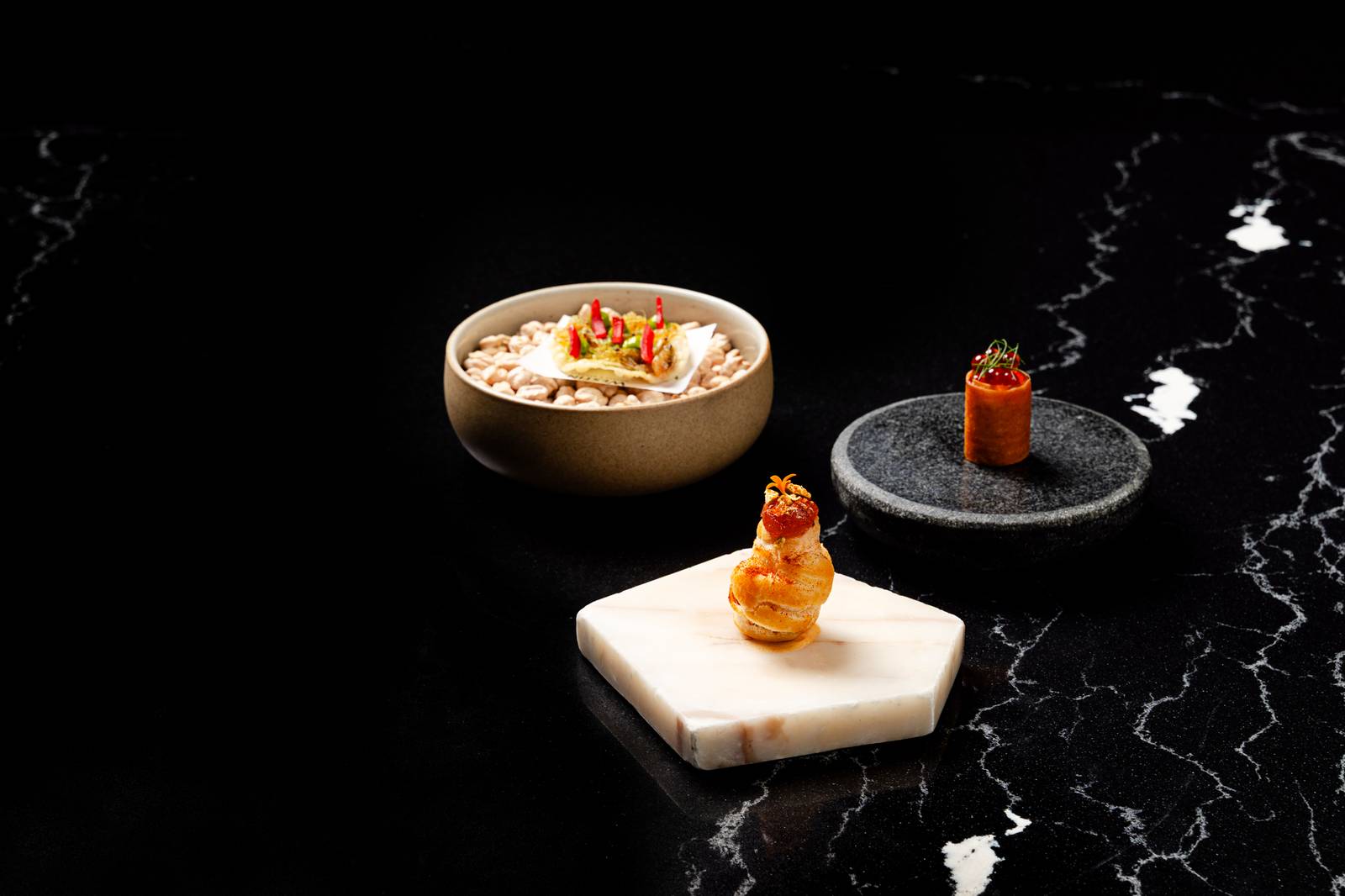 The Los Chicucos Verano Menú starts with a trio of tapas.