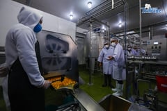 Marcos inspects powdered egg facility in Batangas