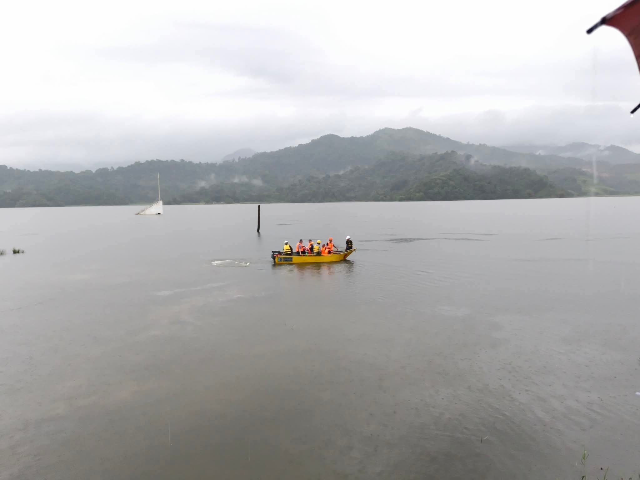 Six dead, three still missing as boat capsizes in Lake Mapanuepe