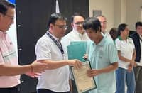 Marikina families get land titles