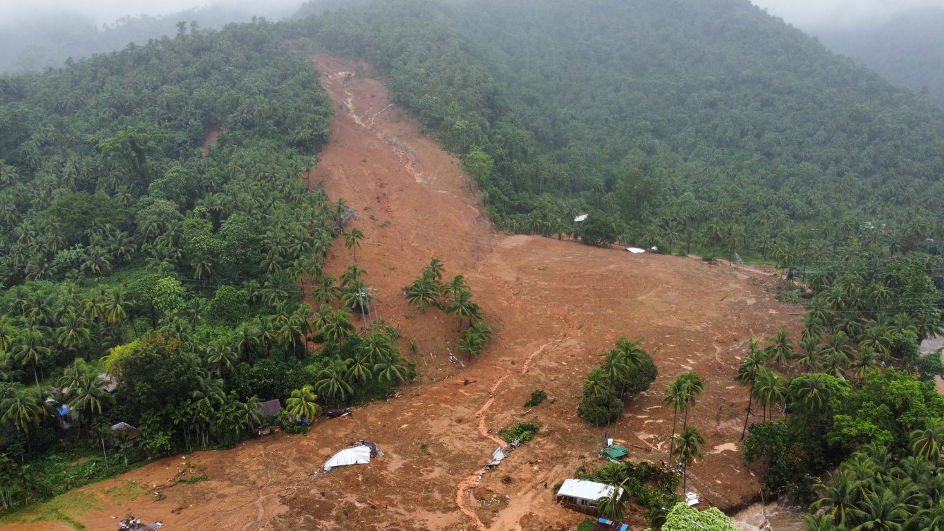 Landslide kills quarry worker