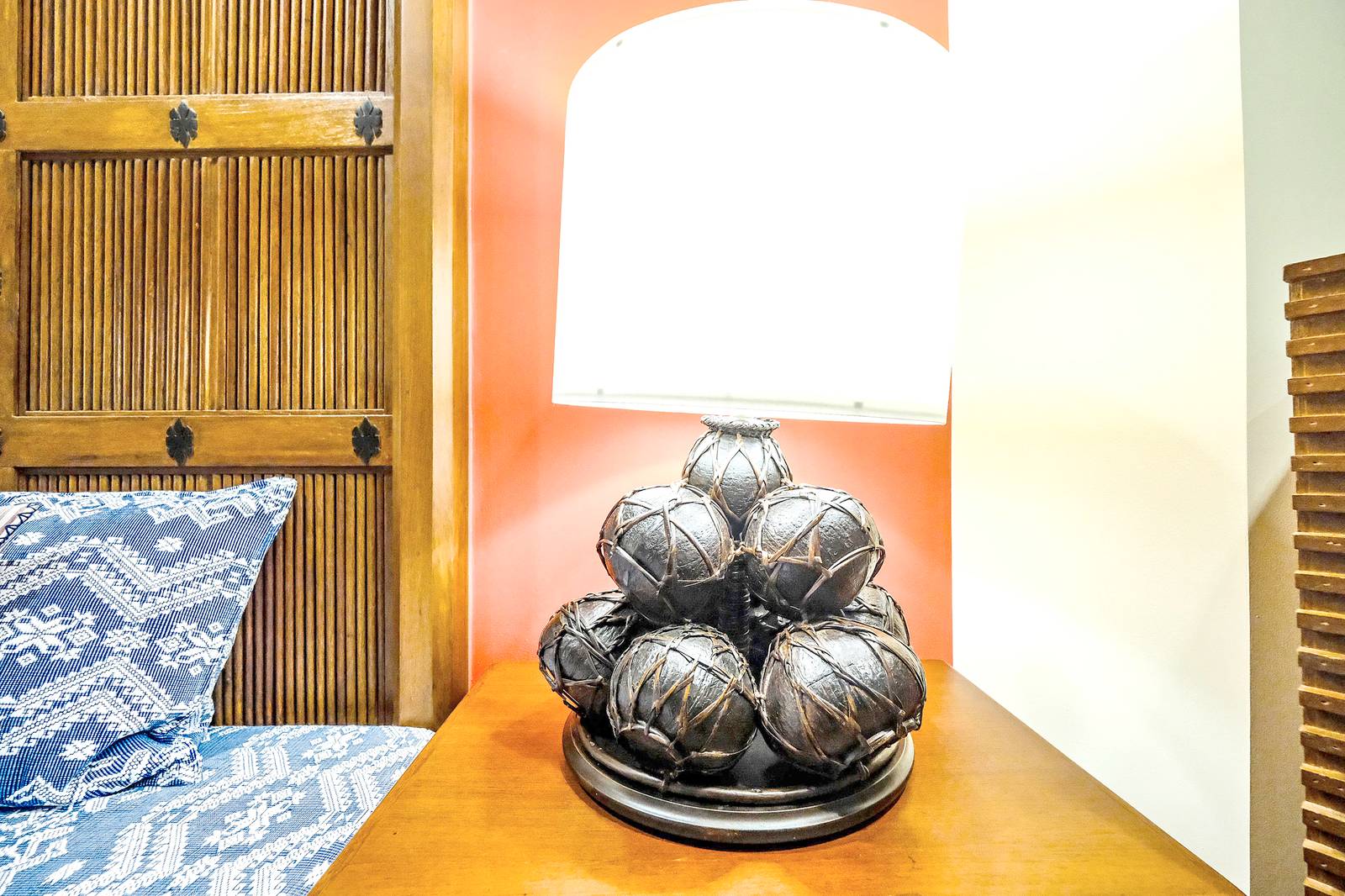LAMP shade made with Coconut husk design.