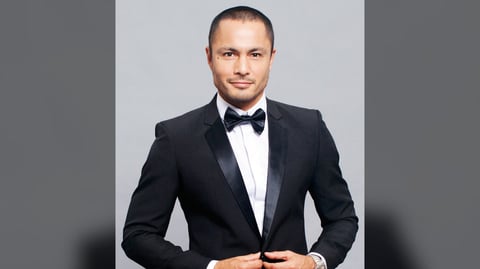 Derek Ramsay in the hot seat