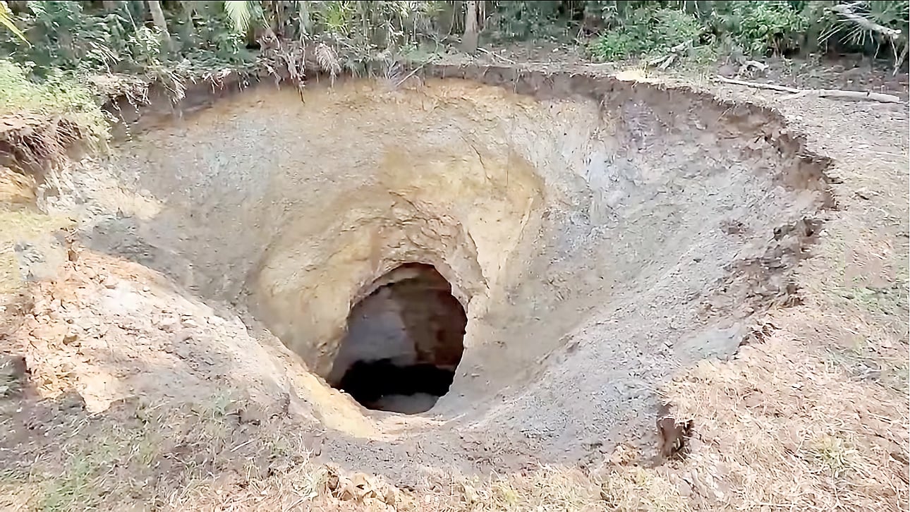 Expanding sinkhole alarms Bogo residents