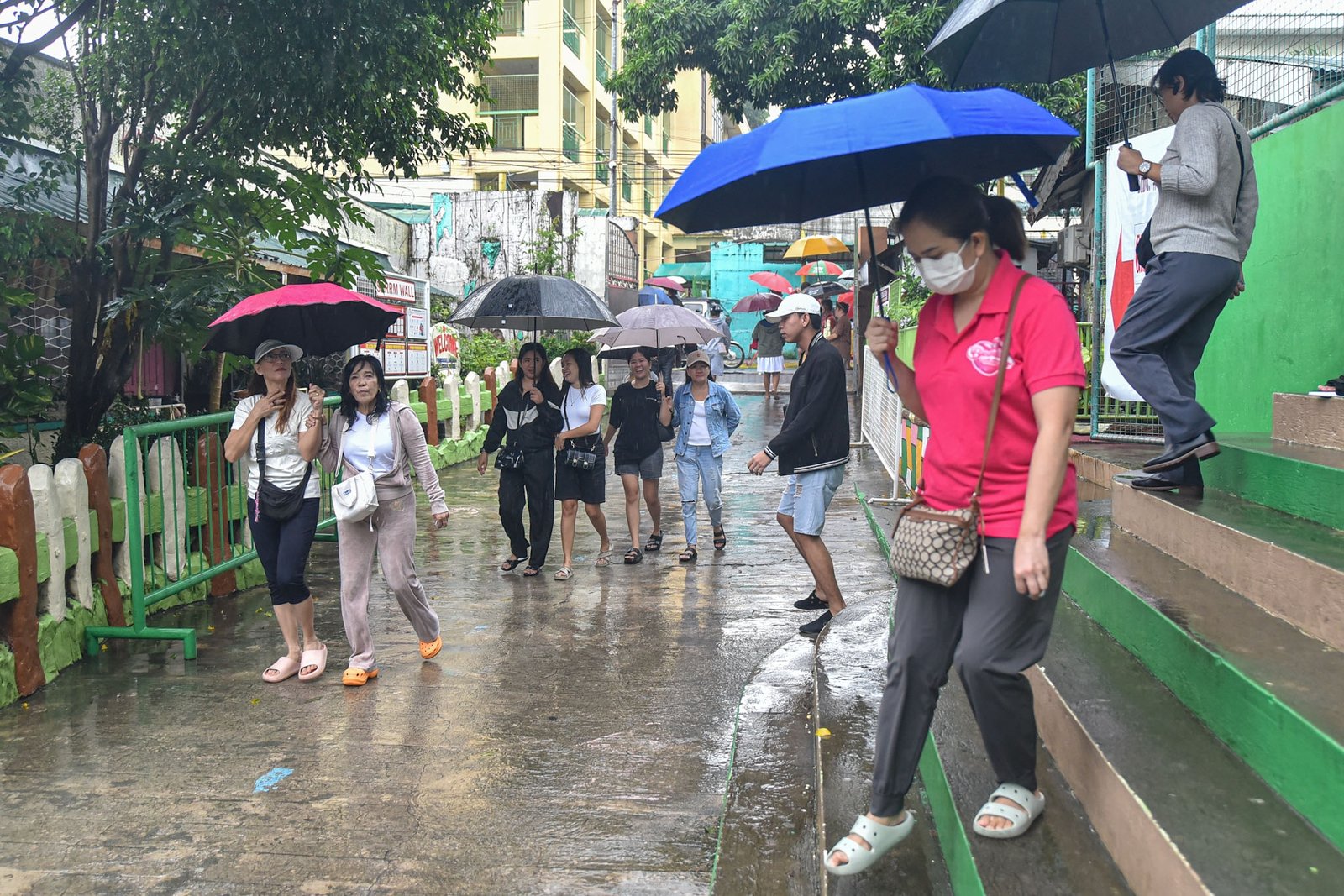 Voters in Dasmariñas City cast their ballots despite a red rainfall warning brought by the southwest monsoon during the special election for Cavite’s 4th Legislative District on August 29.

COMELEC Chairman George Erwin Garcia said low voter turnout is expected due to the inclement weather.  l Zedrich Xylak Madrid