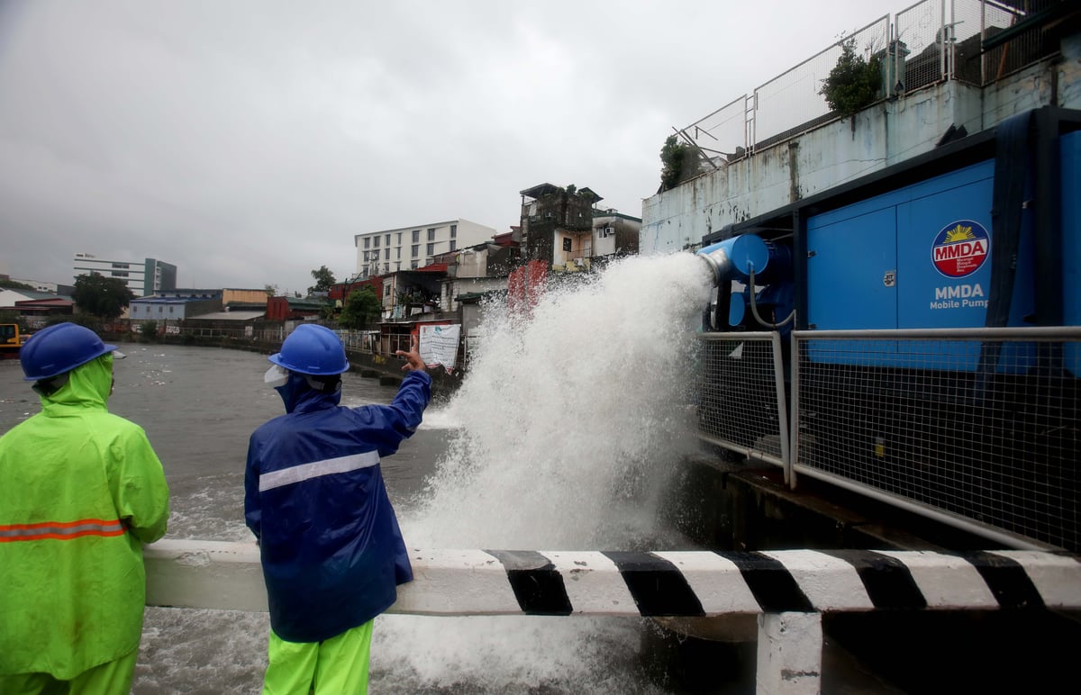 (August 29 2026) MMDA personnel monitor the operation of a pumping station along E. Rodriguez Avenue in Quezon City on Saturday, August 29, 2026, amid flooding caused by continuous rains in Metro Manila. The pumping station is operating to mitigate the flood in the area. Photo/Analy Labor