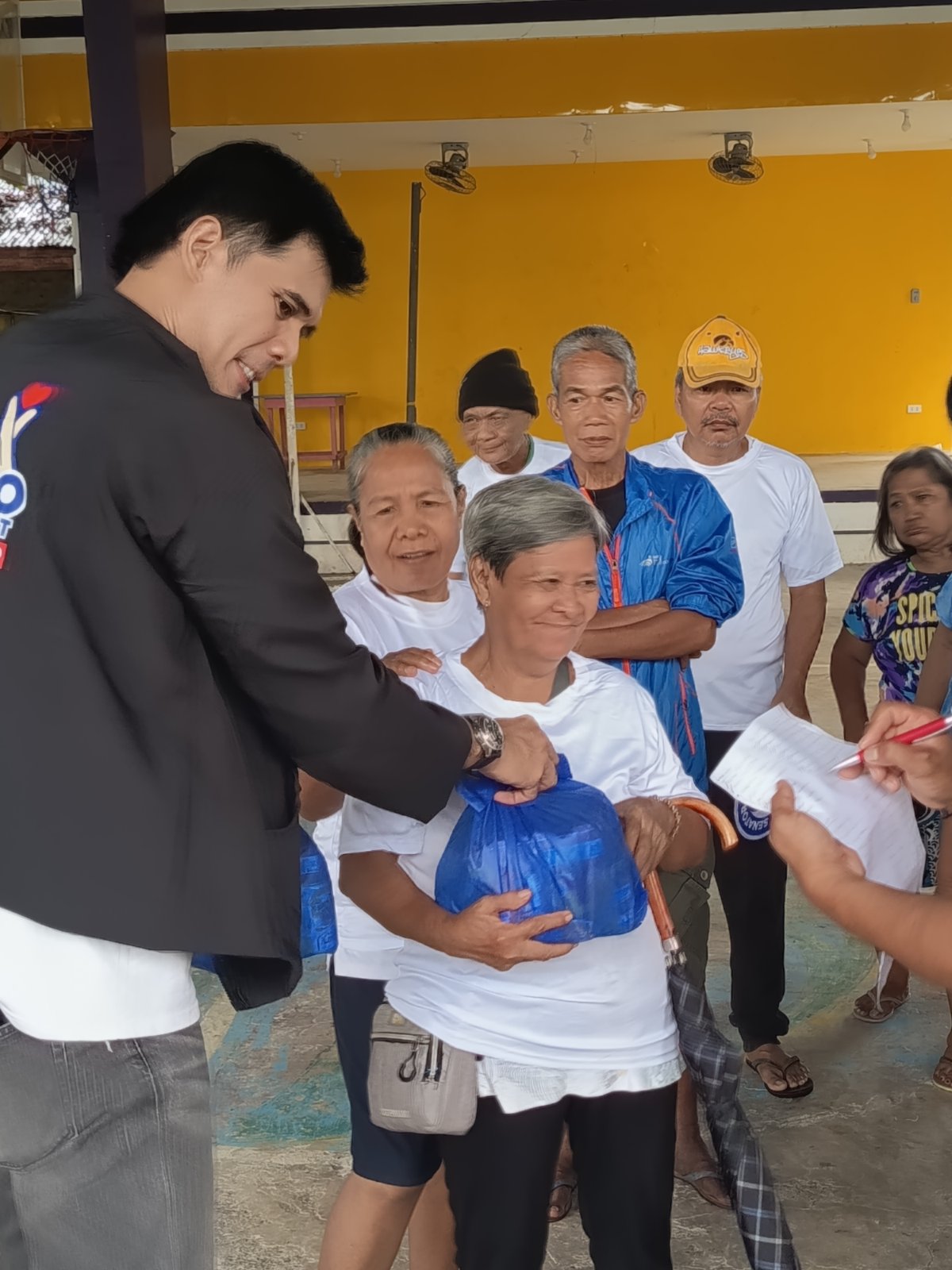 Bong Go extends relief to typhoon-affected residents in Nampicuan, Nueva Ecija