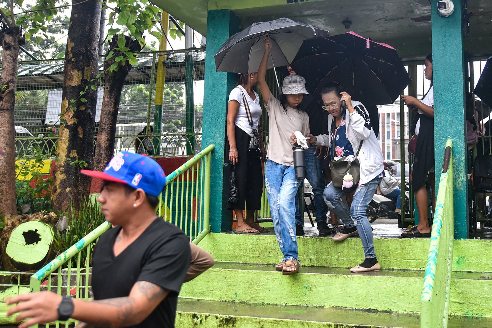 Voters in Dasmariñas City cast their ballots despite a red rainfall warning brought by the southwest monsoon during the special election for Cavite’s 4th Legislative District on August 29.

COMELEC Chairman George Erwin Garcia said low voter turnout is expected due to the inclement weather.  l Zedrich Xylak Madrid