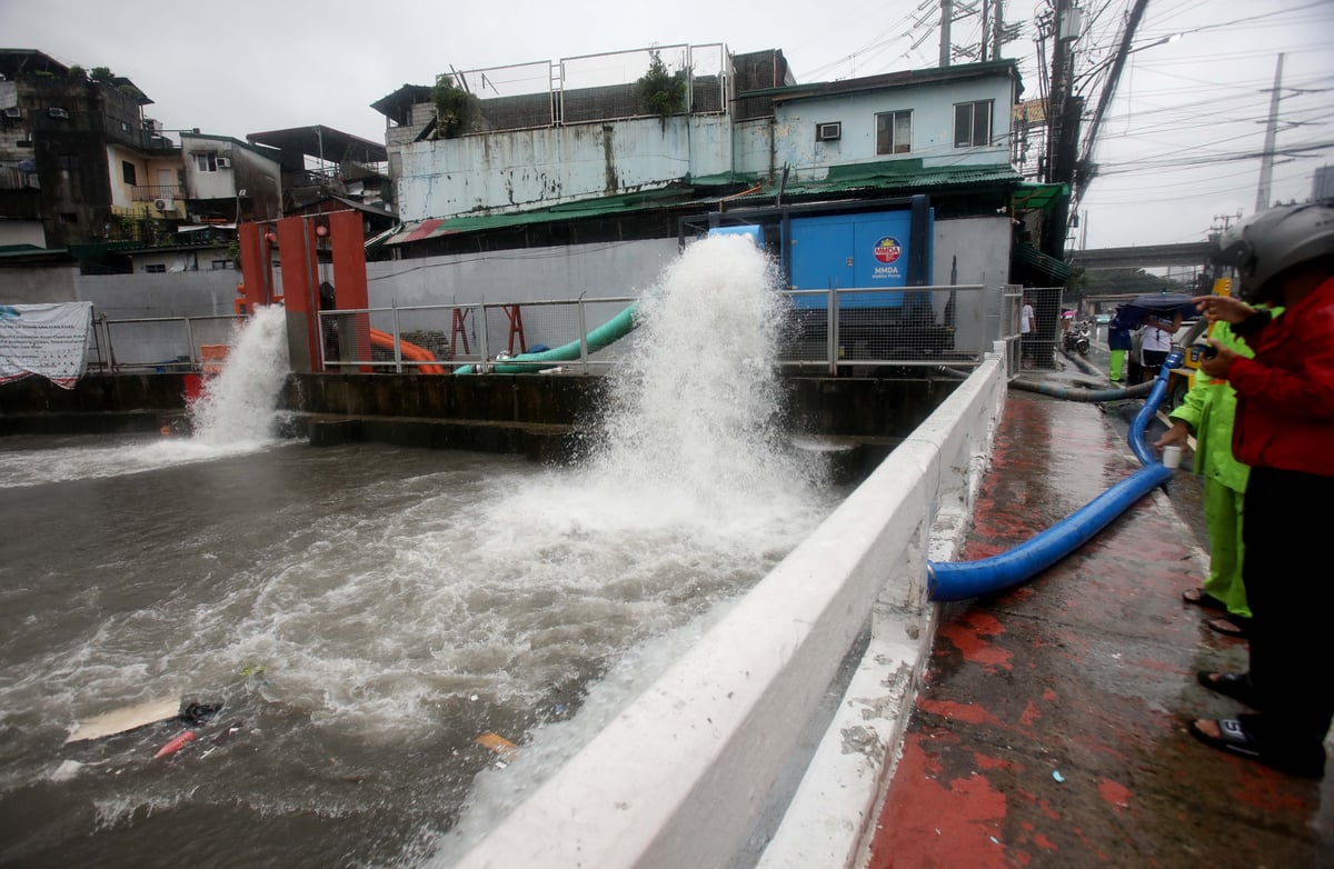 (August 29 2026) MMDA personnel monitor the operation of a pumping station along E. Rodriguez Avenue in Quezon City on Saturday, August 29, 2026, amid flooding caused by continuous rains in Metro Manila. The pumping station is operating to mitigate the flood in the area. Photo/Analy Labor