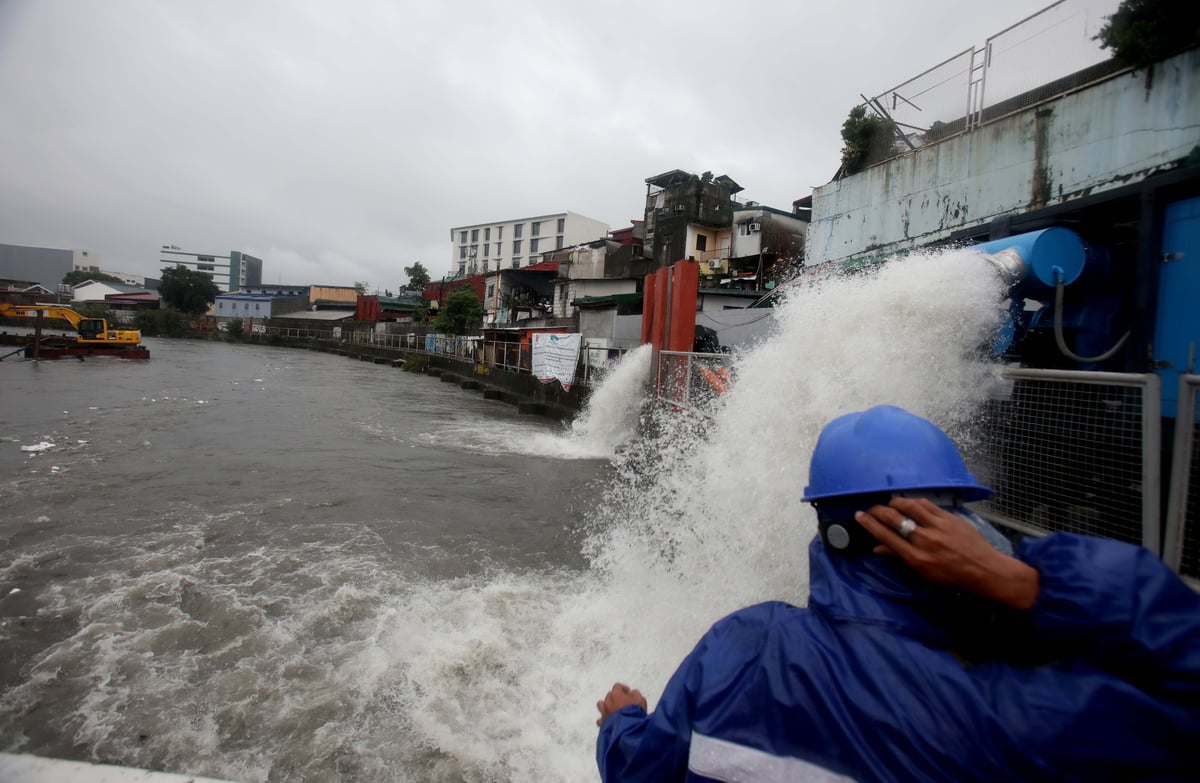 (August 29 2026) MMDA personnel monitor the operation of a pumping station along E. Rodriguez Avenue in Quezon City on Saturday, August 29, 2026, amid flooding caused by continuous rains in Metro Manila. The pumping station is operating to mitigate the flood in the area. Photo/Analy Labor