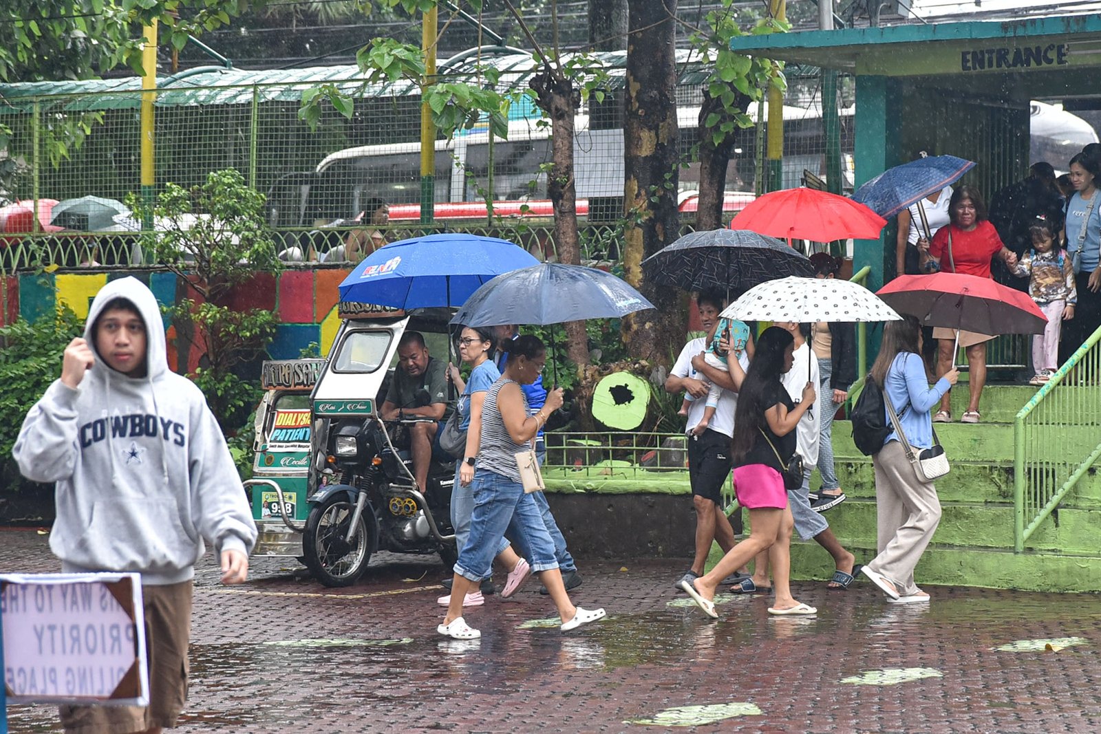Voters in Dasmariñas City cast their ballots despite a red rainfall warning brought by the southwest monsoon during the special election for Cavite’s 4th Legislative District on August 29.

COMELEC Chairman George Erwin Garcia said low voter turnout is expected due to the inclement weather.  l Zedrich Xylak Madrid