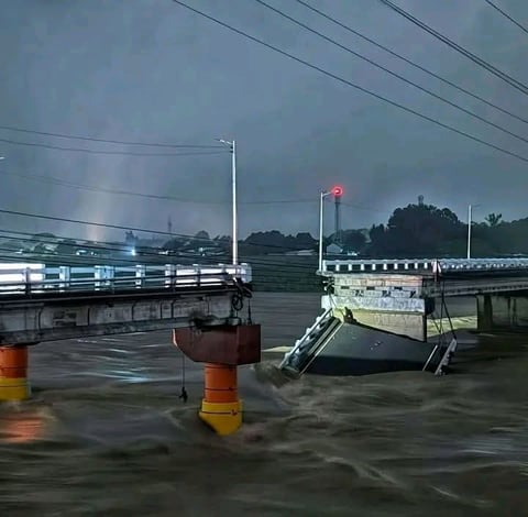 Ninoy Aquino Bridge in Tarlac City collapses