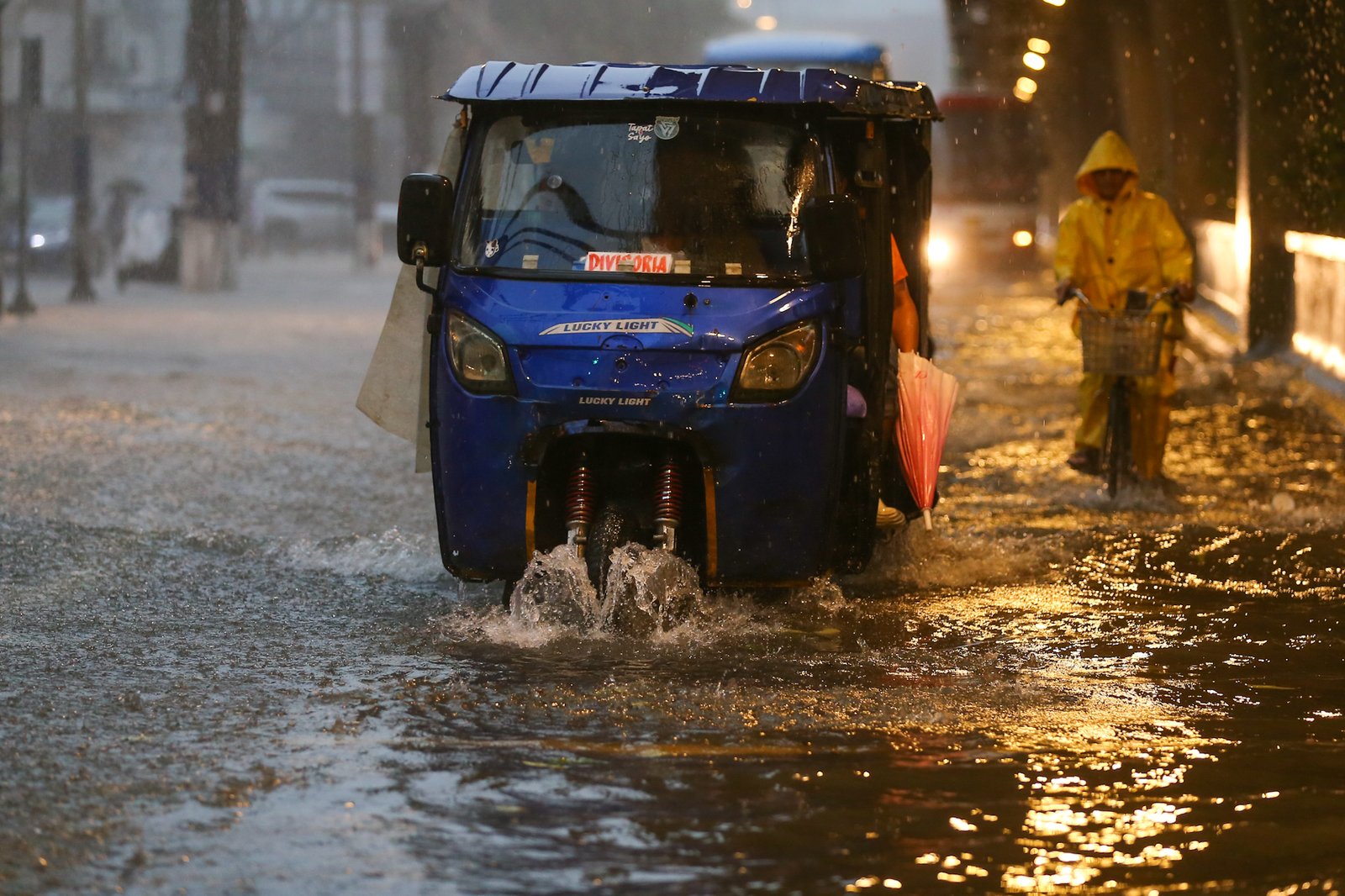 TAFT LIFE. Scenes along Taft Avenue near Padre Faura Street in Manila on the afternoon of 29 August 2026, as the NDRRMC issued a Red Rainfall Warning for Metro Manila, Cavite and Rizal due to the southwest monsoon, or habagat. PAGASA is also monitoring a low-pressure area outside the country’s area of responsibility that could enhance the habagat.