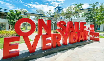 Paseo Outlets brings Christmas shopping forward