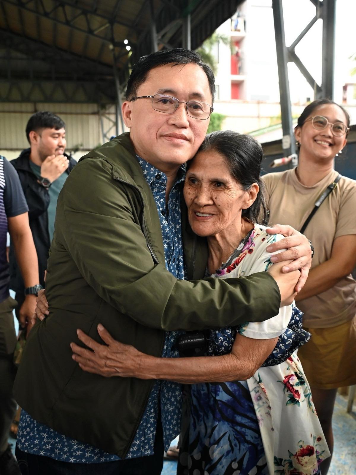 Bong Go extends relief to typhoon-affected residents in Nampicuan, Nueva Ecija