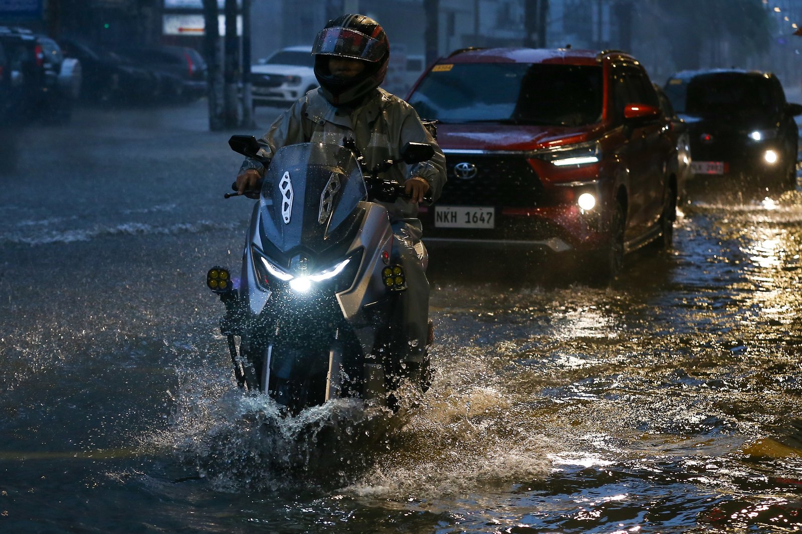 TAFT LIFE. Scenes along Taft Avenue near Padre Faura Street in Manila on the afternoon of 29 August 2026, as the NDRRMC issued a Red Rainfall Warning for Metro Manila, Cavite and Rizal due to the southwest monsoon, or habagat. PAGASA is also monitoring a low-pressure area outside the country’s area of responsibility that could enhance the habagat.