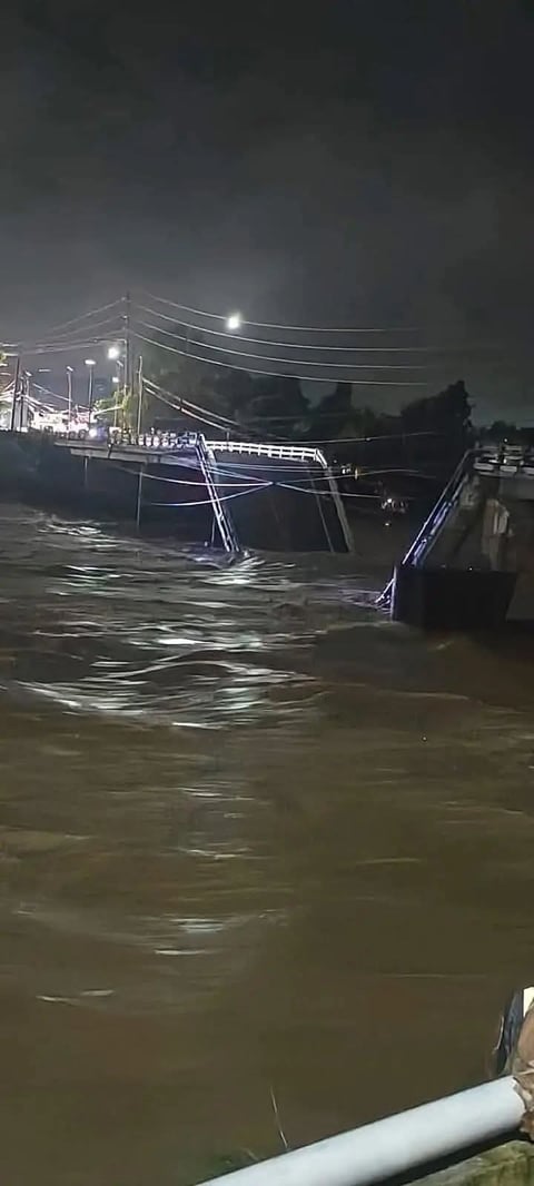 Agana Bridge collapses in Tarlac City