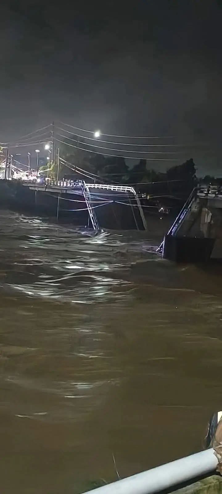 Agana Bridge collapses in Tarlac City