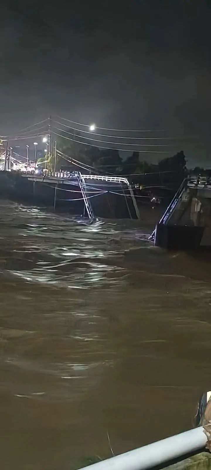 Agana Bridge collapses in Tarlac City