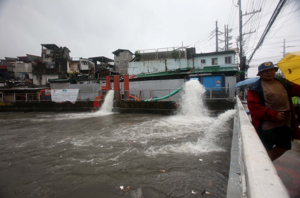 (August 29 2026) MMDA personnel monitor the operation of a pumping station along E. Rodriguez Avenue in Quezon City on Saturday, August 29, 2026, amid flooding caused by continuous rains in Metro Manila. The pumping station is operating to mitigate the flood in the area. Photo/Analy Labor
