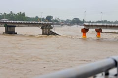 Aquino Bridge gives way