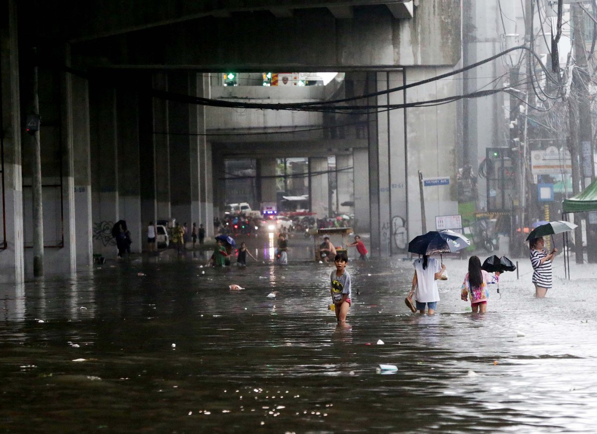 (August 29 2026) Pedestrian and motorists bravely crossed the above the knee deep, along G. Araneta Avenue in Quezon City on Saturday August 29 2026, due to continuous downpour brought by Southwest monsoon. Photo/Analy Labor