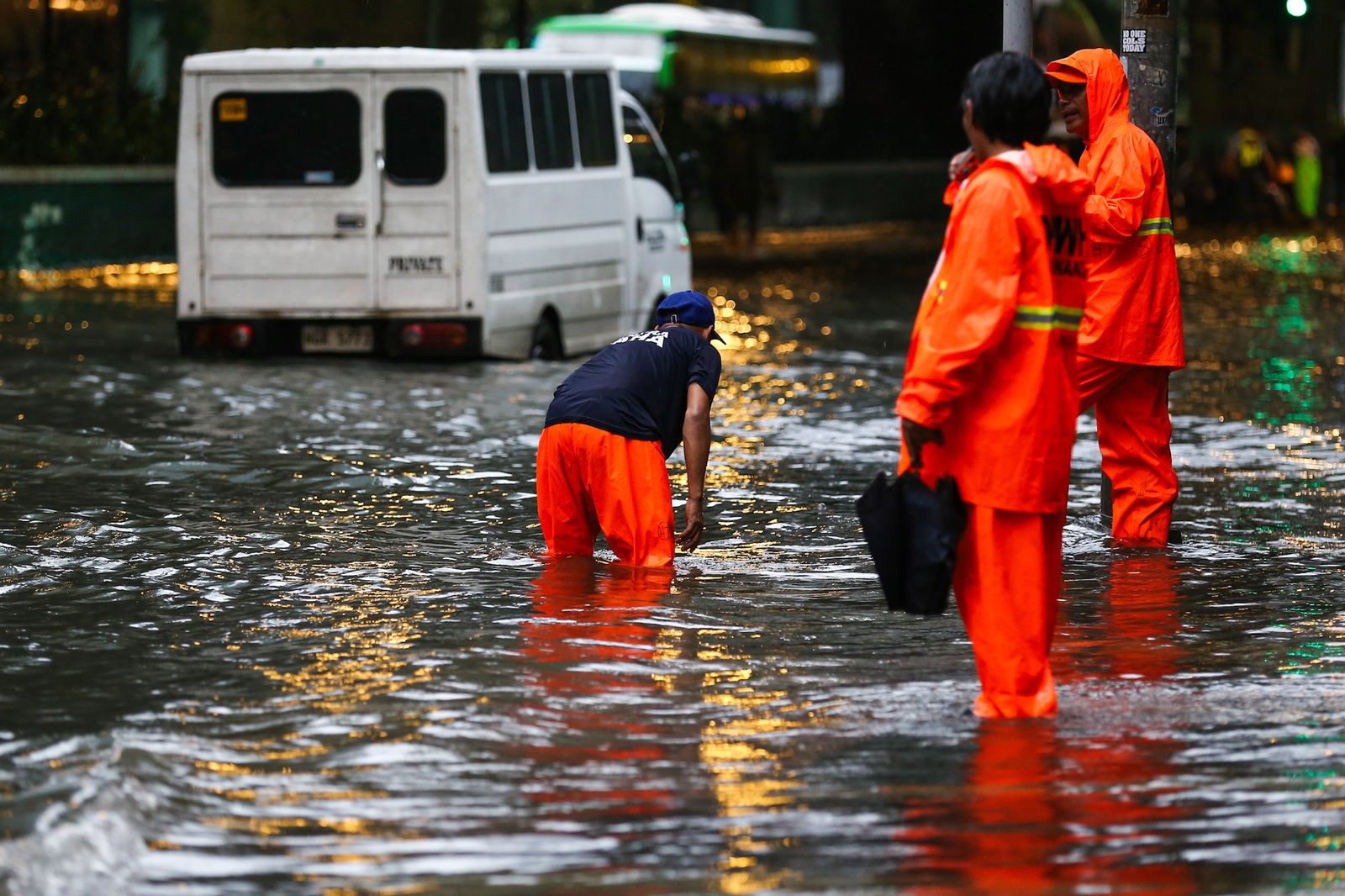 TAFT LIFE. Scenes along Taft Avenue near Padre Faura Street in Manila on the afternoon of 29 August 2026, as the NDRRMC issued a Red Rainfall Warning for Metro Manila, Cavite and Rizal due to the southwest monsoon, or habagat. PAGASA is also monitoring a low-pressure area outside the country’s area of responsibility that could enhance the habagat.