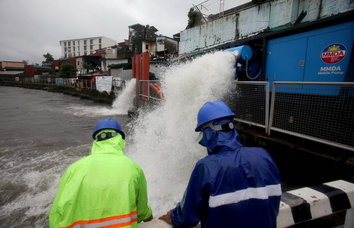 (August 29 2026) MMDA personnel monitor the operation of a pumping station along E. Rodriguez Avenue in Quezon City on Saturday, August 29, 2026, amid flooding caused by continuous rains in Metro Manila. The pumping station is operating to mitigate the flood in the area. Photo/Analy Labor