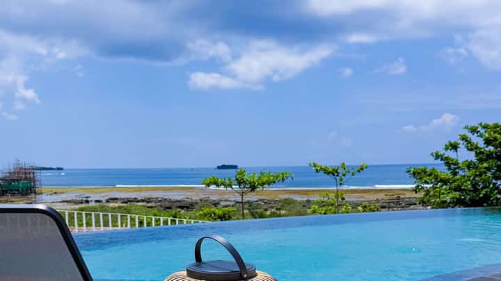 Hue Siargao’s infinity pool.