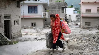 Nearly 3,000 missing in Nepal, China floods 