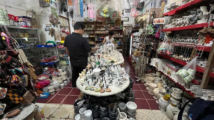 A marble store near the Port of Tablas features various kinds of marble products, ranging from sacred items to lamps, jars and figurines.