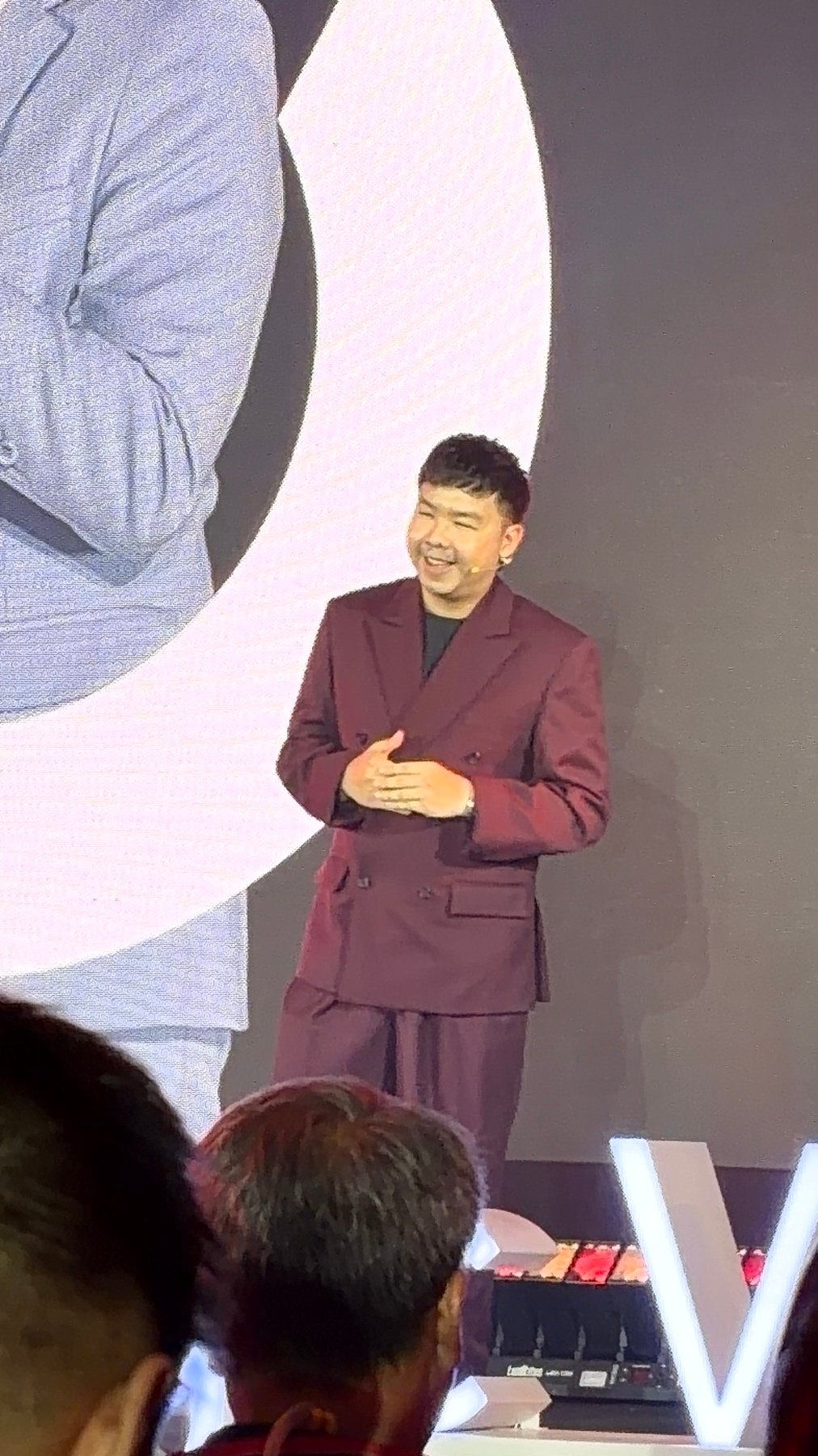 Public Relations and Communications jead of HONOR Philippines Pao Oga leads the unveiling of the HONOR Magic V6, opening the showcase of its latest foldable innovation.