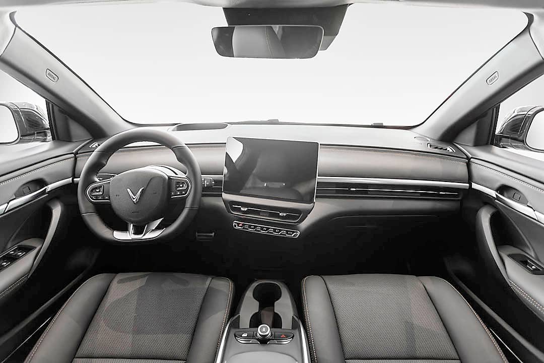 CONTROLS and vehicle information are arranged around the VF 6’s central display.