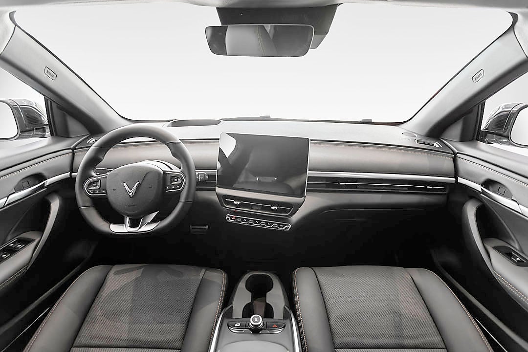 CONTROLS and vehicle information are arranged around the VF 6’s central display.