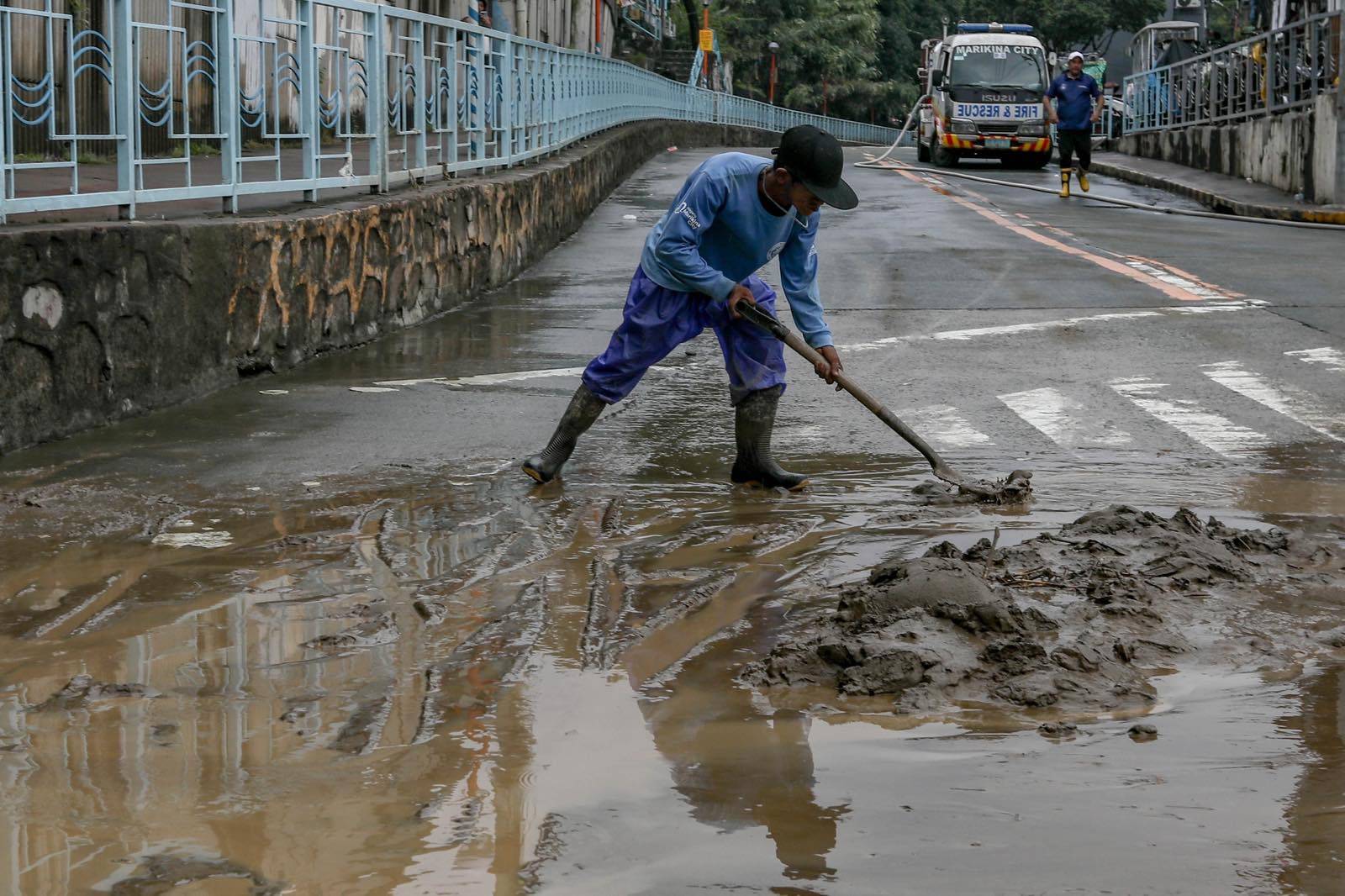 Scenes in Marikina City as Tullahan River overflows, reaching up to 18.5 meters at 1AM on Sunday, 30 August, 2026.| Aram Lascano